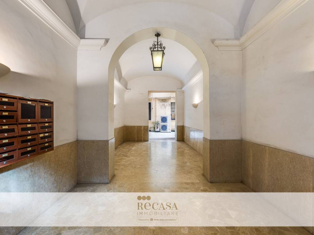 locale commerciale in vendita a Roma in zona Rione Prati