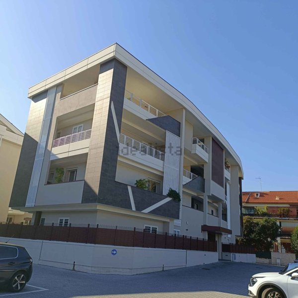 appartamento in vendita a Roma in zona Torre Gaia