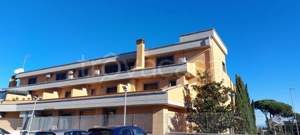 appartamento in vendita a Roma in zona Corviale