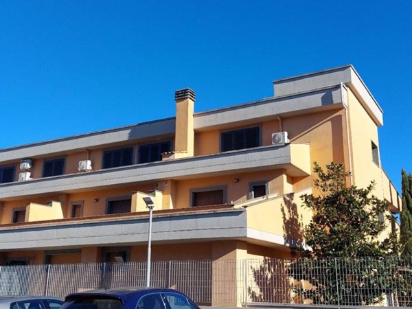 appartamento in vendita a Roma in zona Corviale