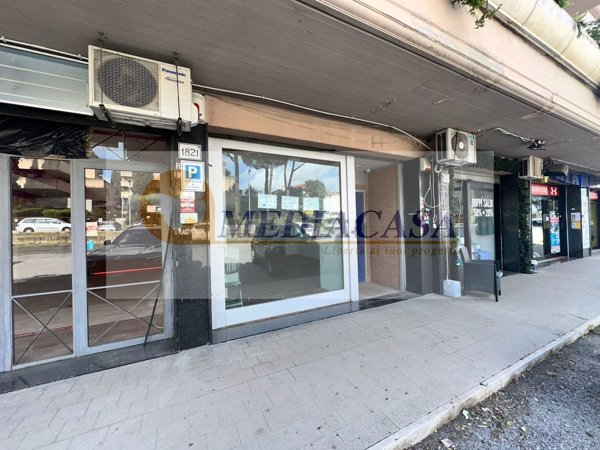 locale commerciale in vendita a Roma in zona La Storta