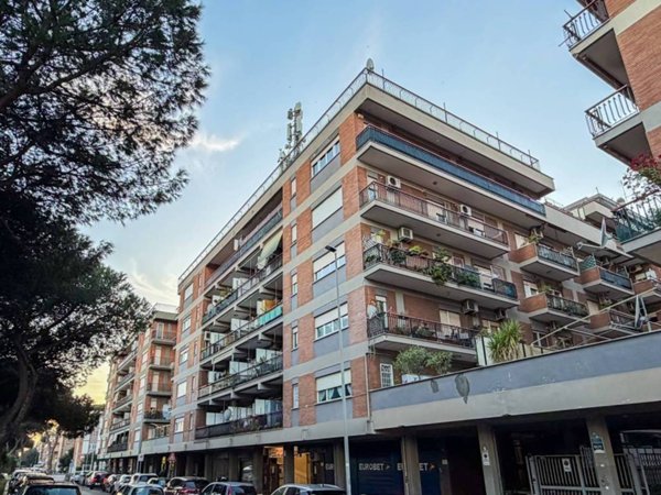 appartamento in vendita a Roma in zona Ostia