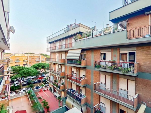 appartamento in vendita a Roma in zona Ostia