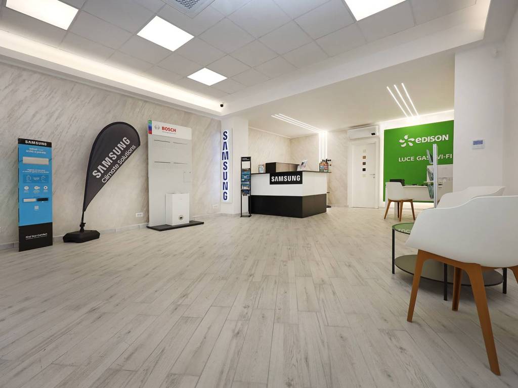 negozio in vendita a Roma in zona Ardeatino