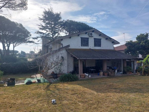 casa indipendente in vendita a Roma in zona Massimina/Casal Lumbroso