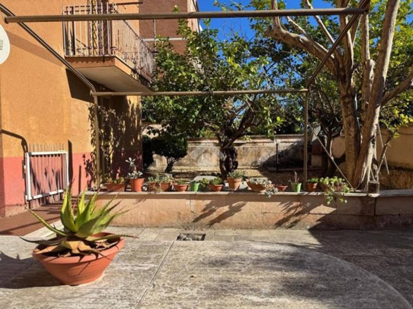 appartamento in vendita a Roma in zona Corviale