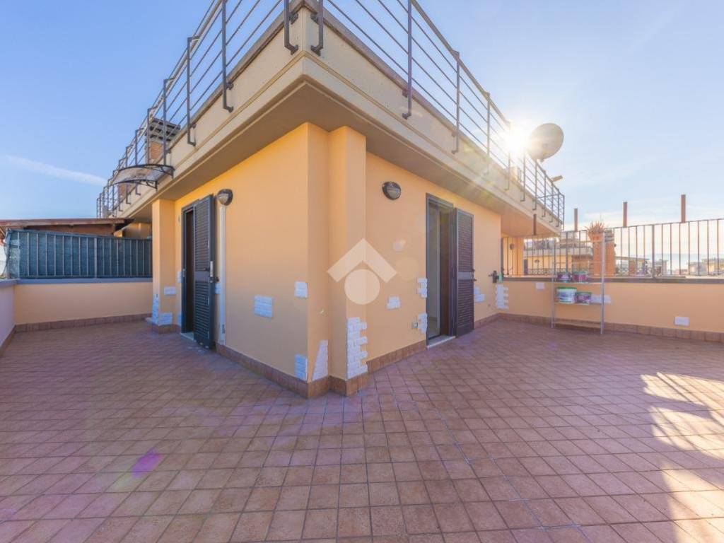 appartamento in vendita a Roma in zona Lunghezza