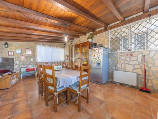 appartamento in vendita a Roma in zona Castelverde