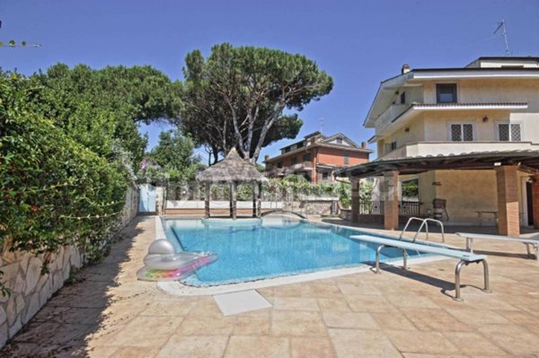 casa indipendente in vendita a Roma in zona Axa