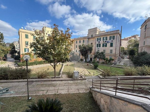 appartamento in vendita a Roma in zona Ostiense