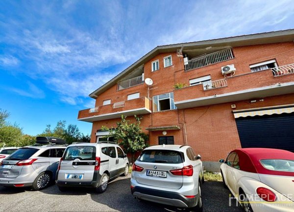 appartamento in vendita a Roma in zona Finocchio