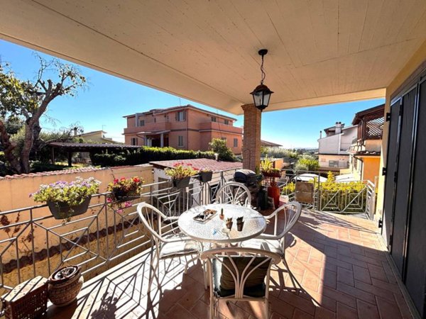 casa indipendente in vendita a Roma in zona Valle Muricana