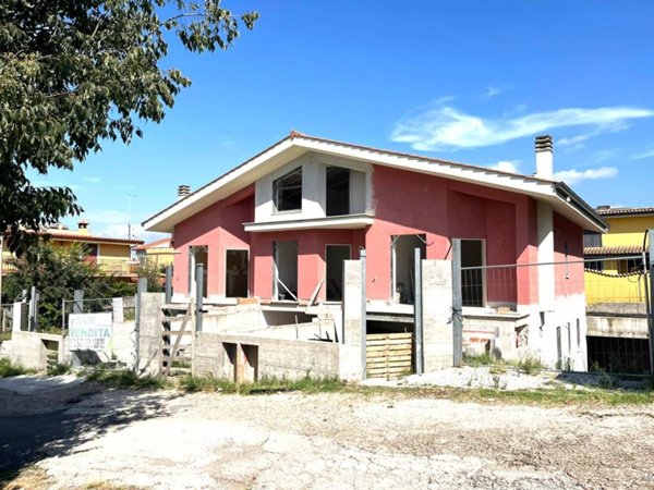 casa indipendente in vendita a Roma in zona Tor Vergata/Torrenova