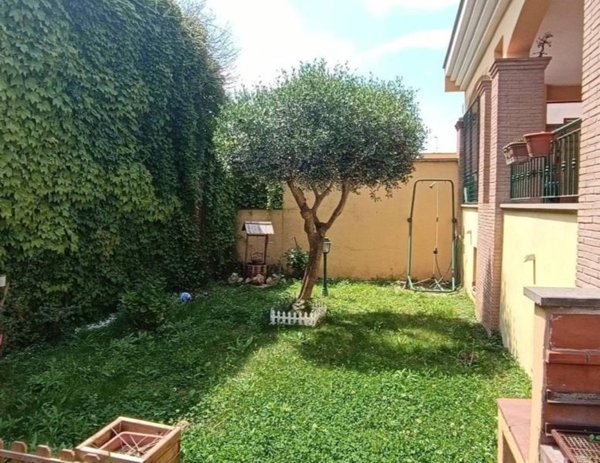 casa indipendente in vendita a Roma in zona Pantan Monastero