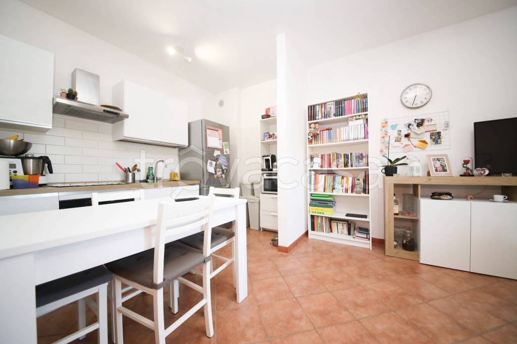 appartamento in vendita a Roma in zona Longarina