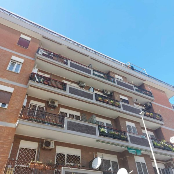 ufficio in vendita a Roma in zona Ostia