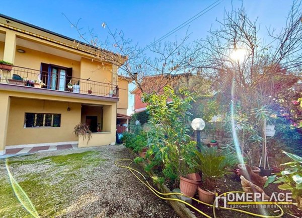 casa indipendente in vendita a Roma in zona Finocchio