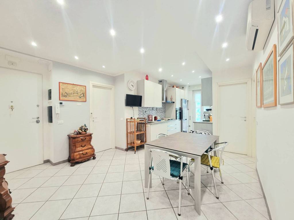 appartamento in vendita a Roma in zona Appio Claudio