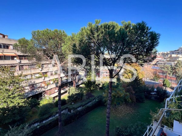 appartamento in vendita a Roma in zona EUR