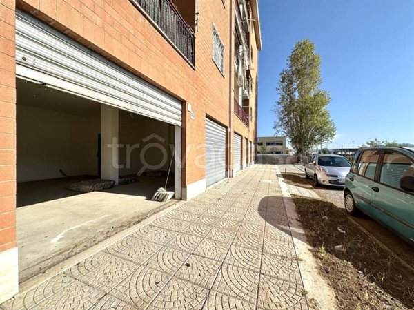 negozio in vendita a Roma in zona Finocchio