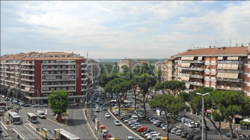 appartamento in vendita a Roma in zona Appio Latino