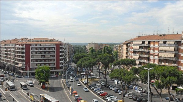 appartamento in vendita a Roma in zona Appio Latino