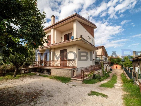 casa indipendente in vendita a Roma in zona Finocchio