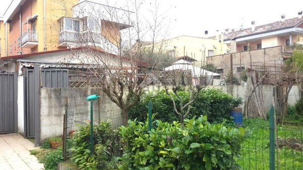 appartamento in vendita a Roma in zona Torre Angela
