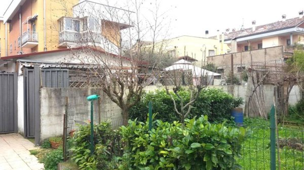 appartamento in vendita a Roma in zona Torre Angela