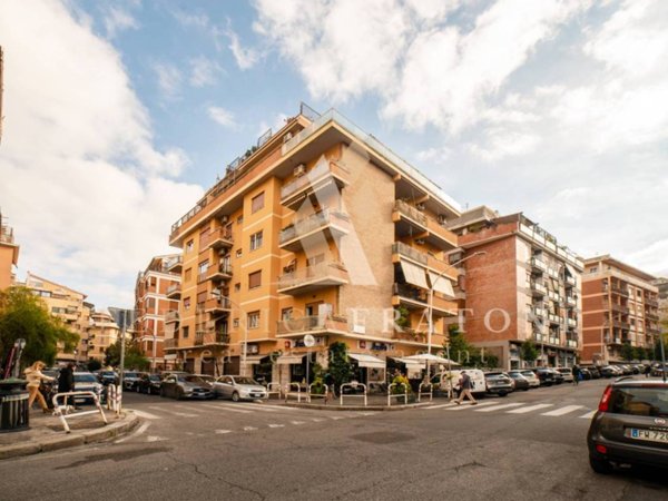 appartamento in vendita a Roma in zona Ardeatino