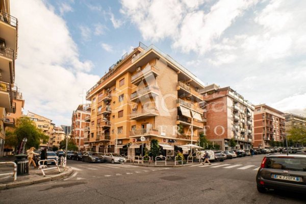 appartamento in vendita a Roma in zona Ardeatino