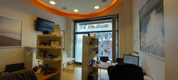 locale commerciale in vendita a Roma in zona Appio Latino