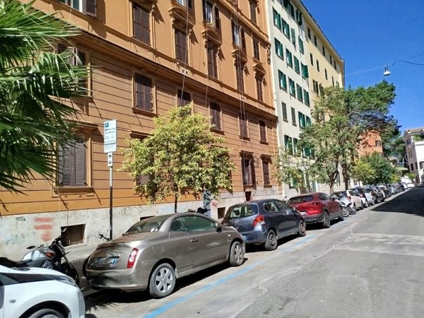 locale di sgombero in vendita a Roma in zona Rione Monti/Campitelli