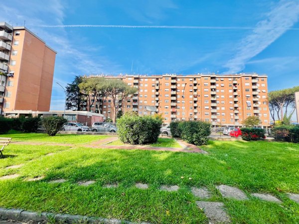 appartamento in vendita a Roma in zona Spinaceto