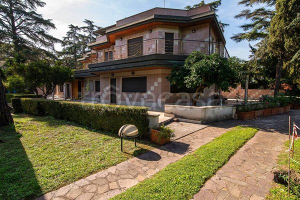 casa indipendente in vendita a Roma in zona Mostacciano