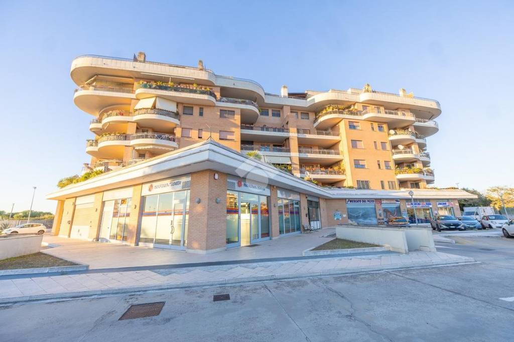 ufficio in vendita a Roma in zona Settecamini