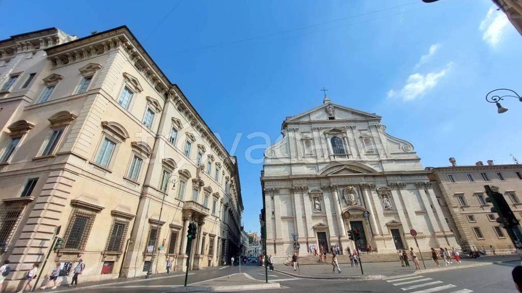 appartamento in vendita a Roma in zona Pigna - Sant'Angelo