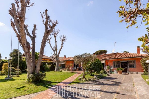 casa indipendente in vendita a Roma in zona Infernetto
