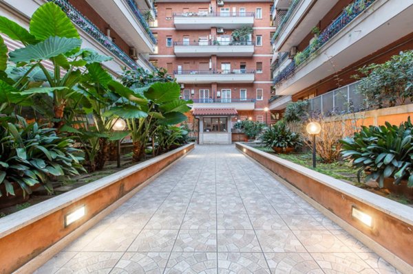 appartamento in vendita a Roma in zona Ostia