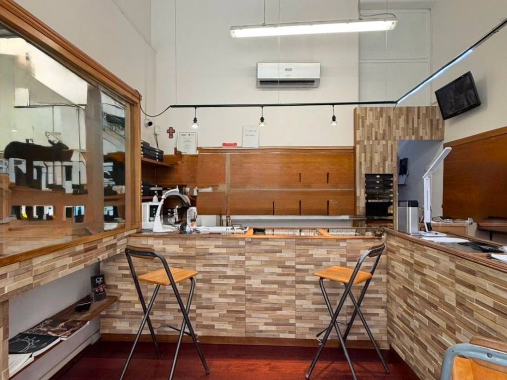 negozio in vendita a Roma in zona Tuscolano