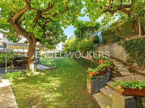 appartamento in vendita a Roma in zona Mostacciano