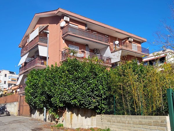appartamento in vendita a Roma in zona Tomba di Nerone
