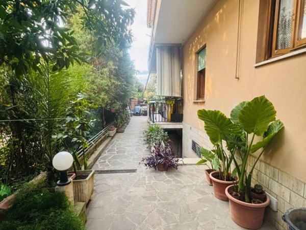 appartamento in vendita a Roma in zona Casal Morena