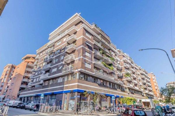 appartamento in vendita a Roma in zona Ostiense