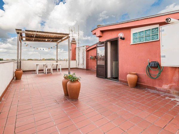 appartamento in vendita a Roma in zona Giardini di Corcolle