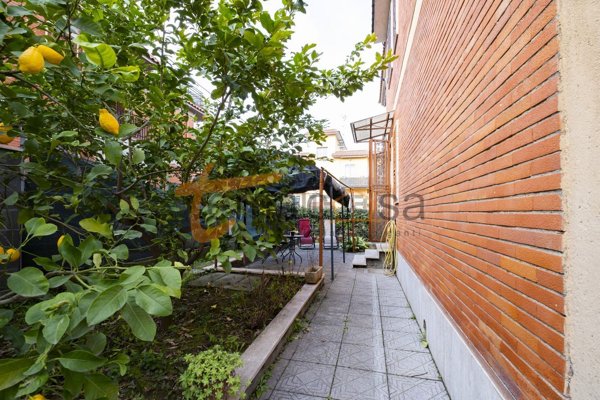 appartamento in vendita a Roma in zona Finocchio