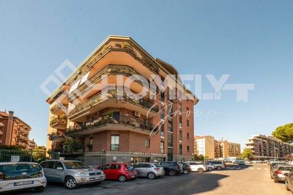 appartamento in vendita a Roma in zona Tuscolano