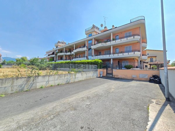appartamento in vendita a Roma in zona Finocchio