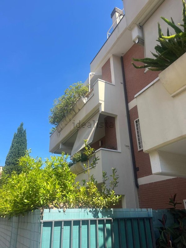 appartamento in vendita a Roma in zona Tomba di Nerone