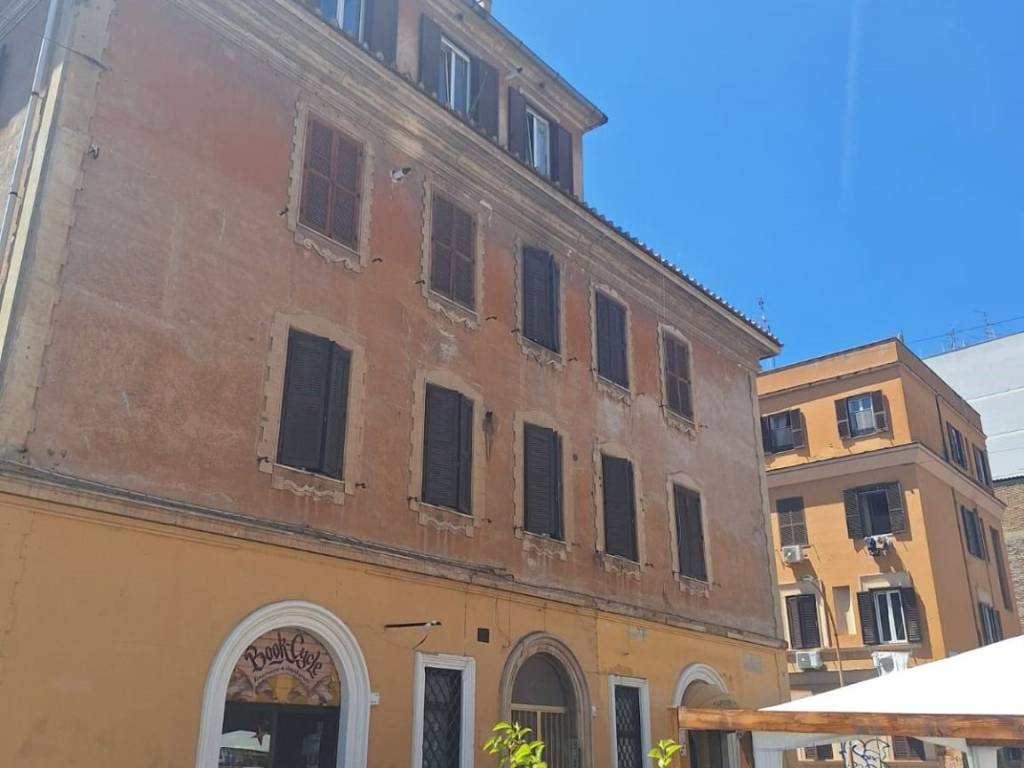 appartamento in vendita a Roma in zona Tuscolano